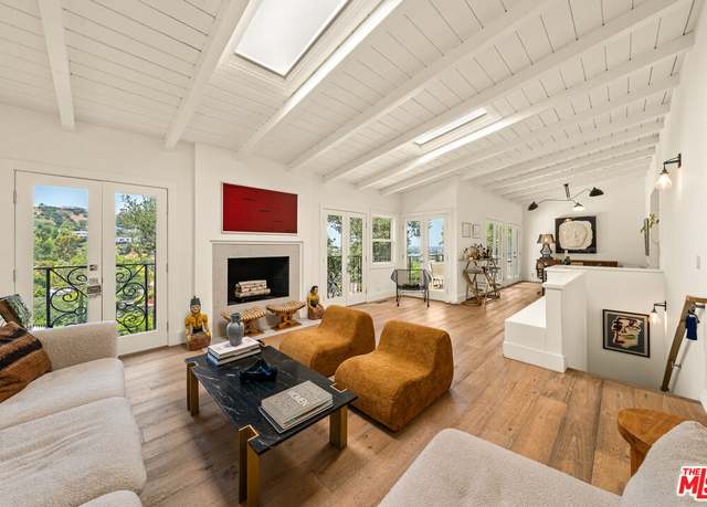 Property at 13513 Cheltenham Dr, Sherman Oaks, CA 91423, 3 beds, 3.5 baths