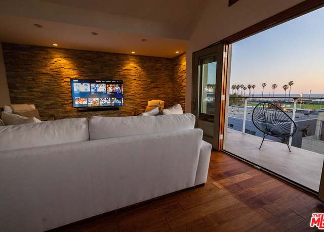 Property at 6644 Vista Del Mar, Playa Del Rey, CA 90293, 3 beds, 3.5 baths