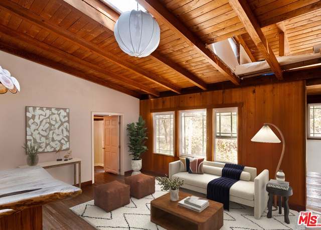 Property at 10012 Charter Oak Ln, Beverly Hills, CA 90210, 2 beds, 1 bath