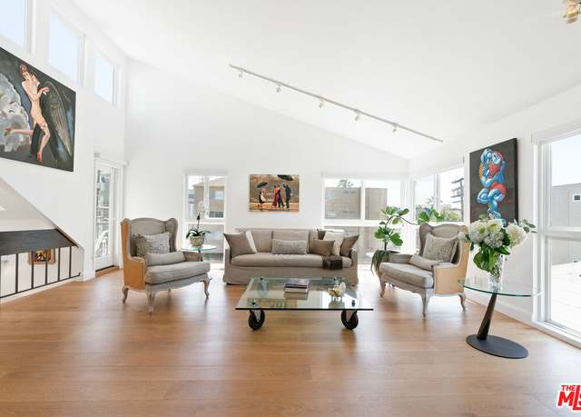 Property at 1103 S Westgate Ave #3, Los Angeles, CA 90049, 2 beds, 2.5 baths