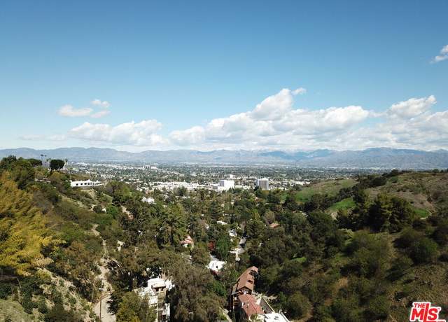 Property at 3905 N Hopevale Dr, Sherman Oaks, CA 91403