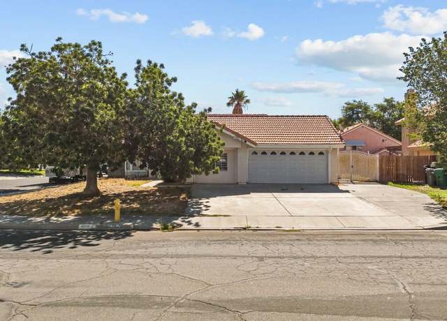 Property at 43748 Rialto Dr, Lancaster, CA 93535, 3 beds, 3 baths