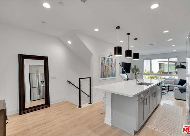 Property at 2927 Exposition Pl #3, Los Angeles, CA 90018, 2 beds, 2.5 baths