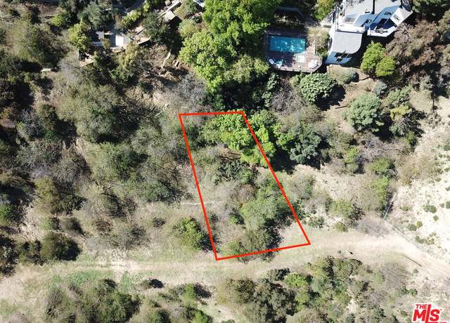 Property at 3895 N Hopevale Dr, Sherman Oaks, CA 91403
