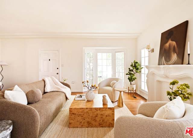 Property at 363 S Doheny Dr, Beverly Hills, CA 90211, 2 beds, 1 bath