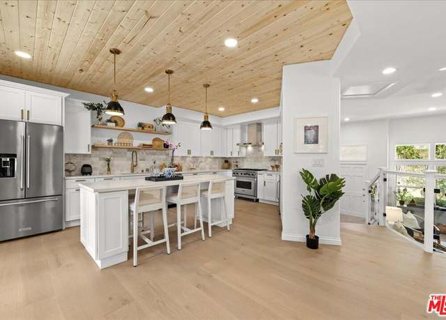 Property at 4414 Moorpark Way #11, Toluca Lake, CA 91602, 2 beds, 2.5 baths