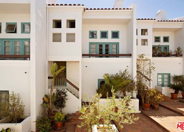 Property at 8562 W West Knoll Dr #5, West Hollywood, CA 90069, 2 beds, 2.5 baths