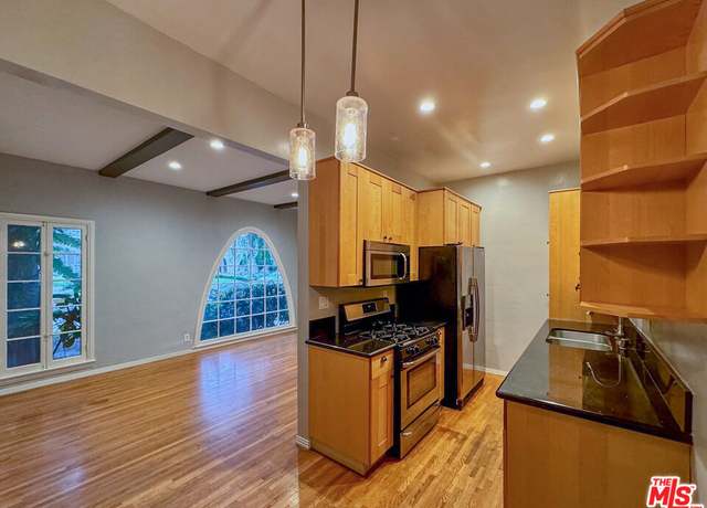 Property at 340 N Oakhurst Dr #102, Beverly Hills, CA 90210, 2 beds, 2 baths