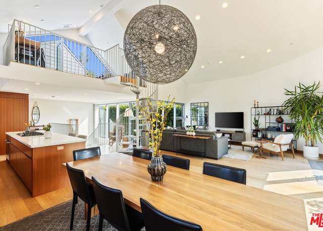 Property at 1919 4th St Unit A, Santa Monica, CA 90405, 3 beds, 2.5 baths