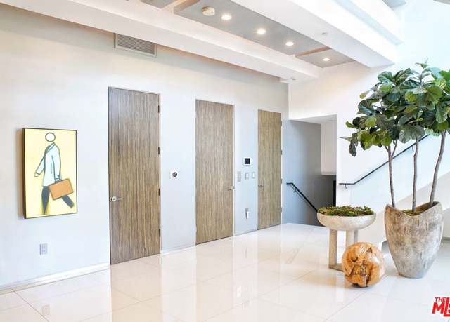 Property at 9852 San Cir, Beverly Hills, CA 90210, 7 beds, 10 baths