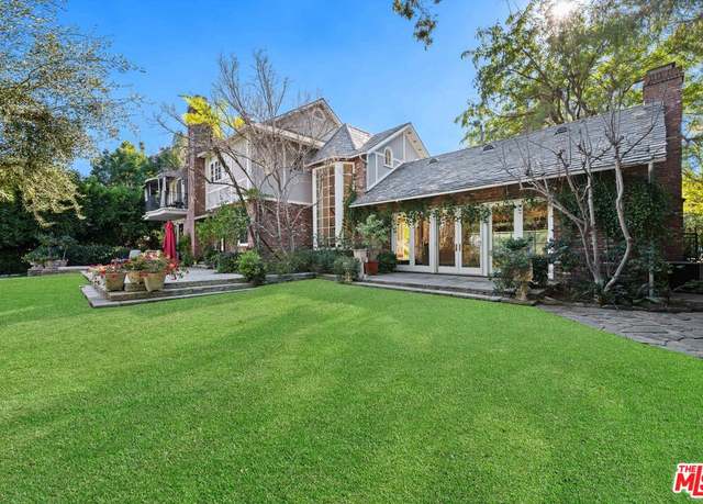 Property at 19333 Wells Dr, Tarzana, CA 91356, 4 beds, 5 baths