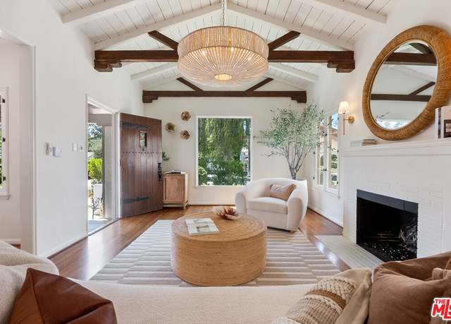 Property at 864 Wellesley Ave, Los Angeles, CA 90049, 3 beds, 2.5 baths