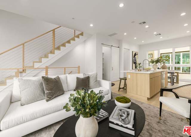 Property at 6113 Marbella Pl, Los Angeles, CA 90038, 3 beds, 3.5 baths