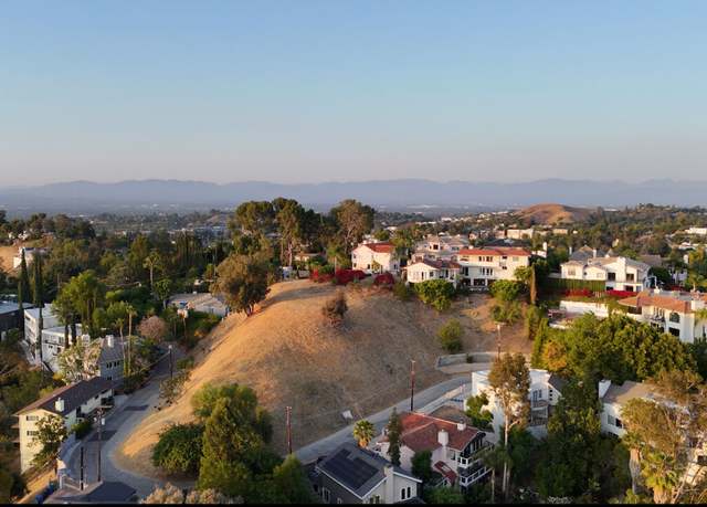 Property at 5015 Calatrana Dr, Woodland Hills, CA 91364