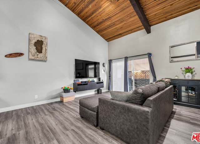 Property at 5460 White Oak Ave Unit D309, Encino, CA 91316, 1 bed, 1.5 baths