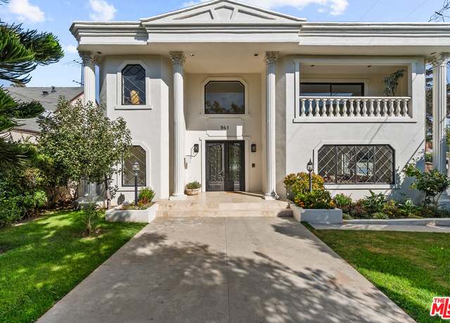 Property at 941 Yale St, Santa Monica, CA 90403, 6 beds, 5.5 baths