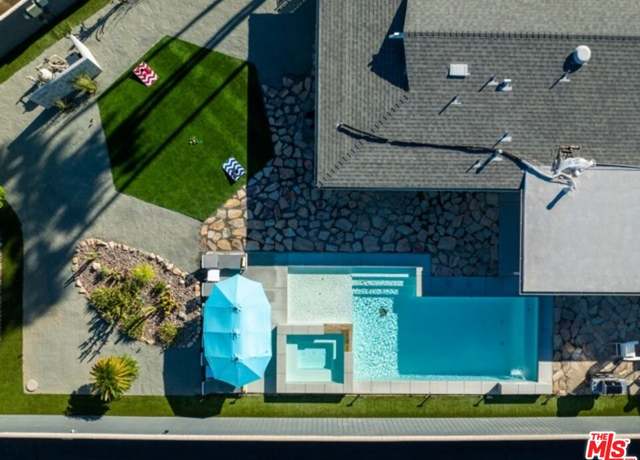 Property at 980 N Buttonwillow Cir, Palm Springs, CA 92262, 4 beds, 2 baths