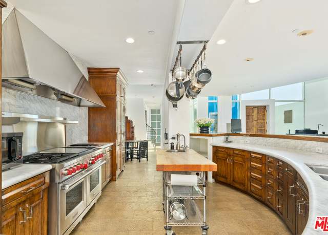 Property at 2224 Main St, Santa Monica, CA 90405, 3 beds, 3 baths