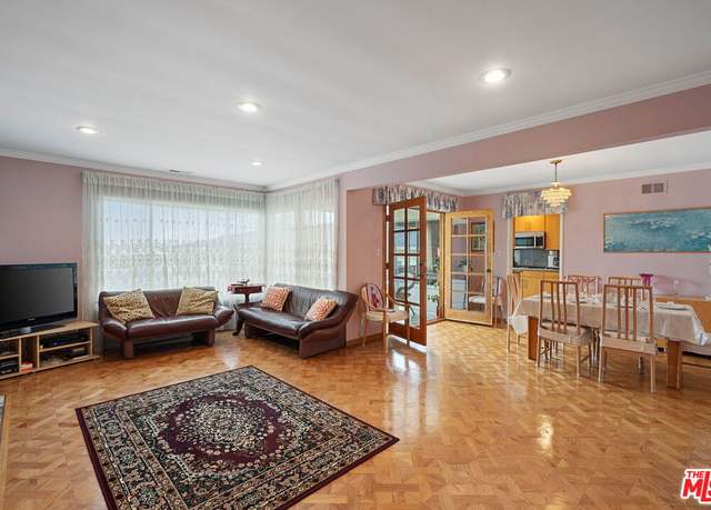 Property at 1114 23rd St #4, Santa Monica, CA 90403, 3 beds, 2 baths