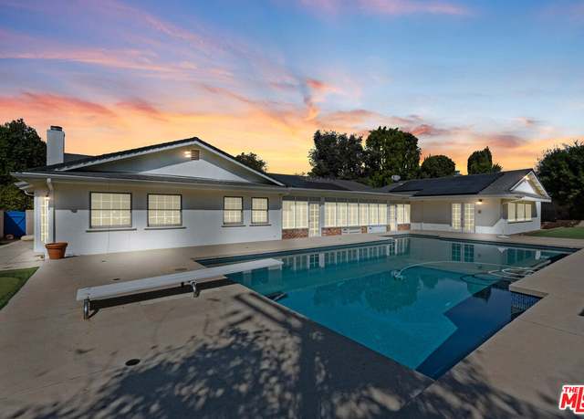 Property at 9612 Texhoma Ave, Northridge, CA 91325, 5 beds, 4 baths