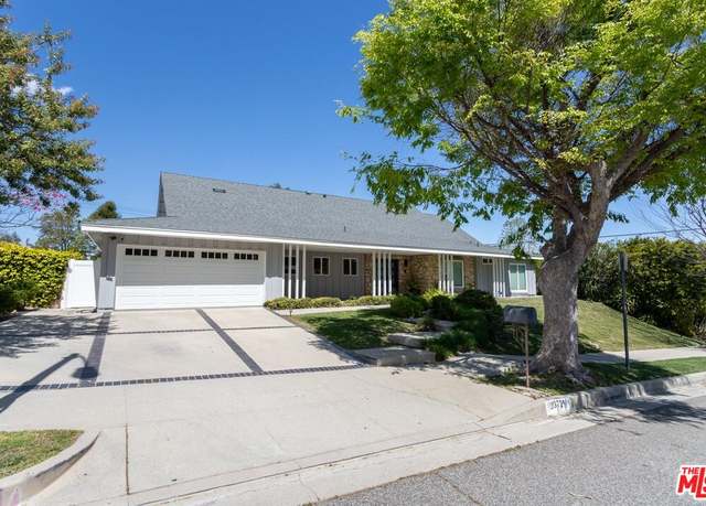 Property at 23721 Mariano St, Woodland Hills, CA 91367, 5 beds, 3 baths
