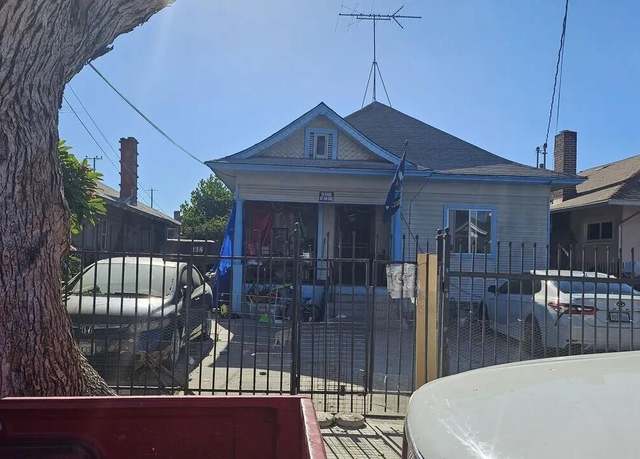 Property at 462 E 32nd St, Los Angeles, CA 90011, 5 beds, 2 baths