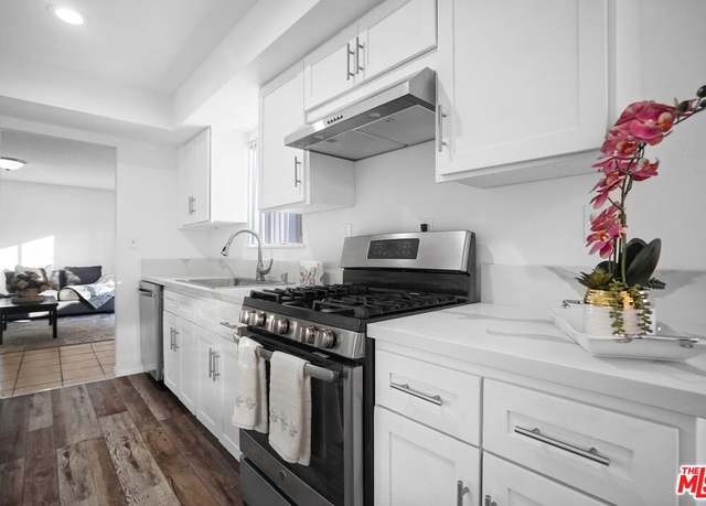 Property at 9946 Owensmouth Ave #11, Chatsworth, CA 91311, 3 beds, 2.5 baths