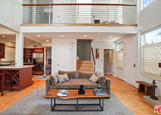 Property at 1533 18th St #5, Santa Monica, CA 90404, 2 beds, 2.5 baths