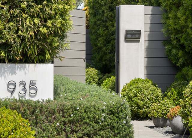 Property at 935 Sunset Ave, Venice, CA 90291, 3 beds, 2 baths