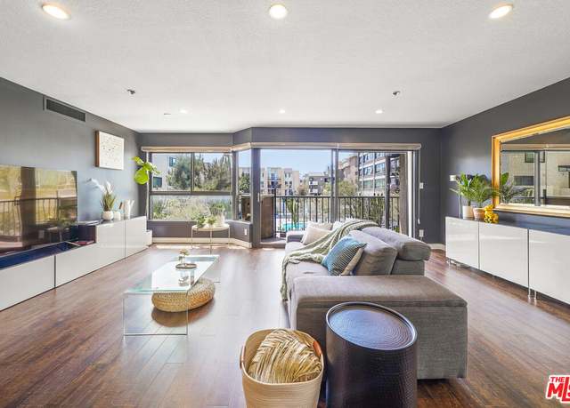 Property at 727 S Ardmore Ave #106, Los Angeles, CA 90005, 2 beds, 2 baths