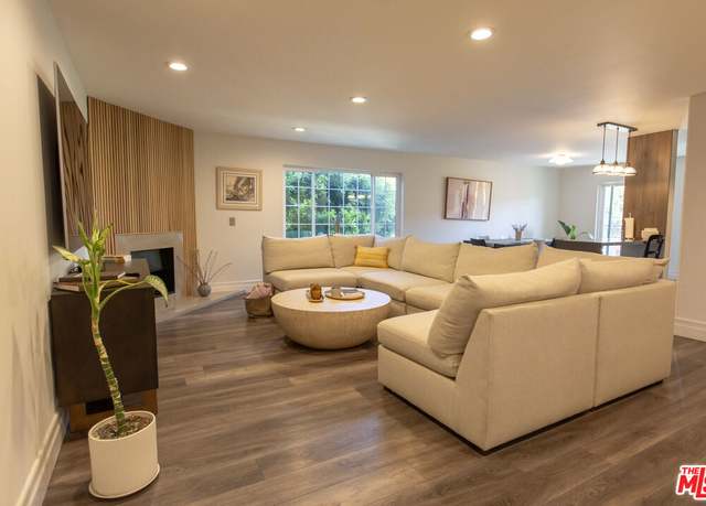 Property at 14600 Dickens St #202, Sherman Oaks, CA 91403, 2 beds, 2.5 baths