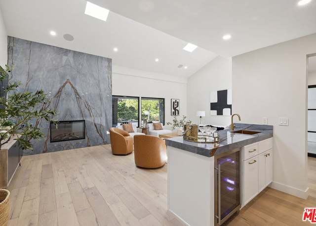 Property at 4360 Park Alisal, Calabasas, CA 91302, 4 beds, 5 baths
