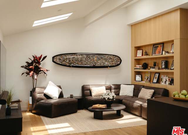 Property at 4351 Redwood Ave #6, Marina Del Rey, CA 90292, 2 beds, 2 baths