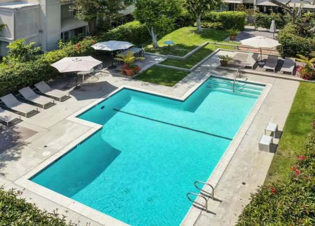 Property at 2520 Arizona Ave #5, Santa Monica, CA 90404, 3 beds, 2 baths