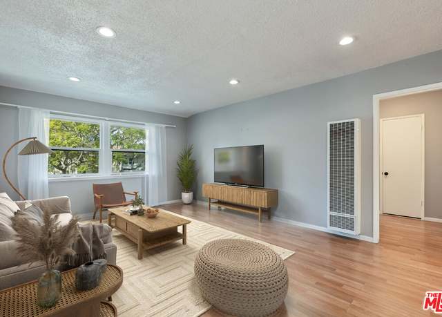Property at 5830 Bowcroft St #4, Los Angeles, CA 90016, 2 beds, 1 bath