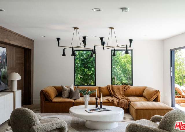Property at 2380 Venus Dr, Los Angeles, CA 90046, 5 beds, 4.5 baths