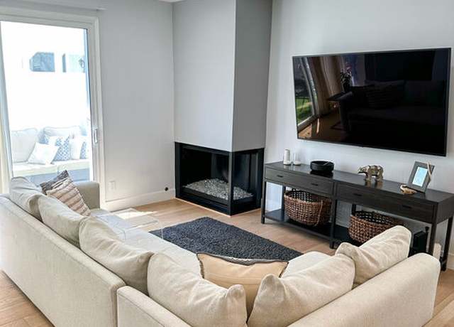 Property at 910 19th St #101, Santa Monica, CA 90403, 2 beds, 3 baths