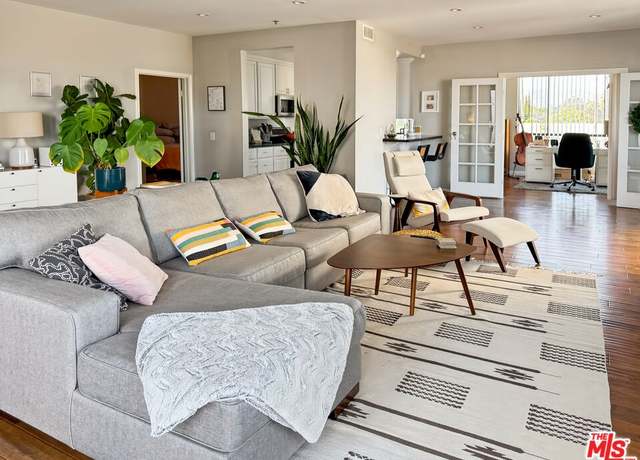 Property at 326 Westminster Ave #404, Los Angeles, CA 90020, 2 beds, 2.5 baths