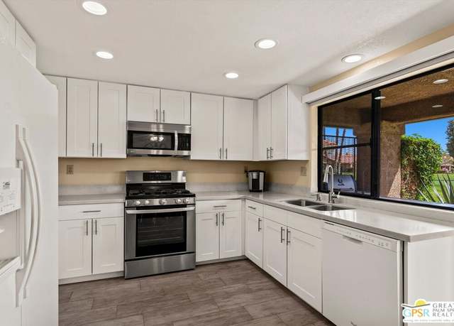 Property at 34 Camino Arroyo Pl, Palm Desert, CA 92260, 3 beds, 2 baths