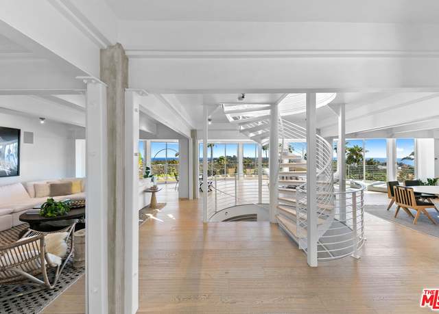 Property at 6375 Gayton Pl, Malibu, CA 90265, 4 beds, 4.5 baths