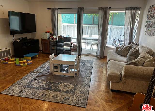 Property at 5700 Etiwanda Ave #135, Tarzana, CA 91356, 3 beds, 2 baths