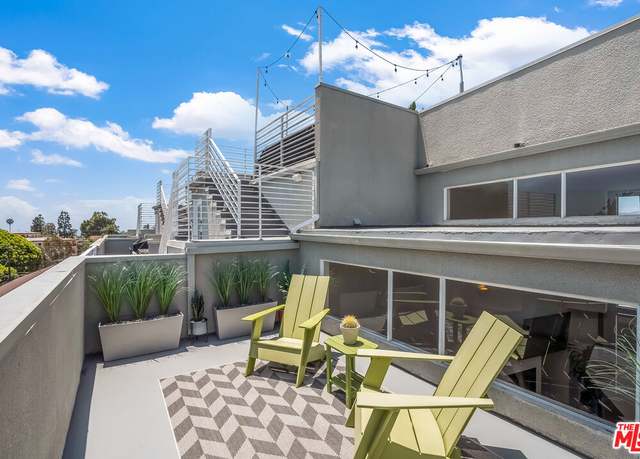Property at 2020 6th St #2, Santa Monica, CA 90405, 2 beds, 3 baths