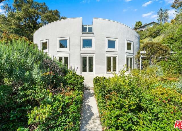 Property at 1404 N Kenter Ave, Los Angeles, CA 90049, 3 beds, 3 baths
