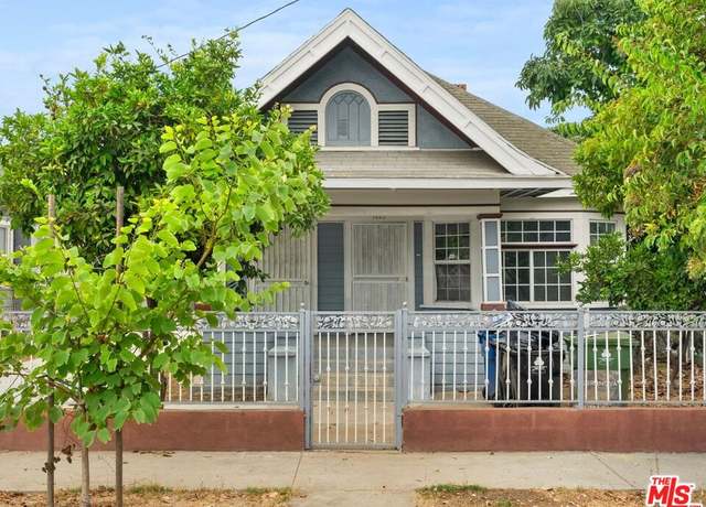 Property at 1220 W 25th St, Los Angeles, CA 90007, 12 beds, 9 baths