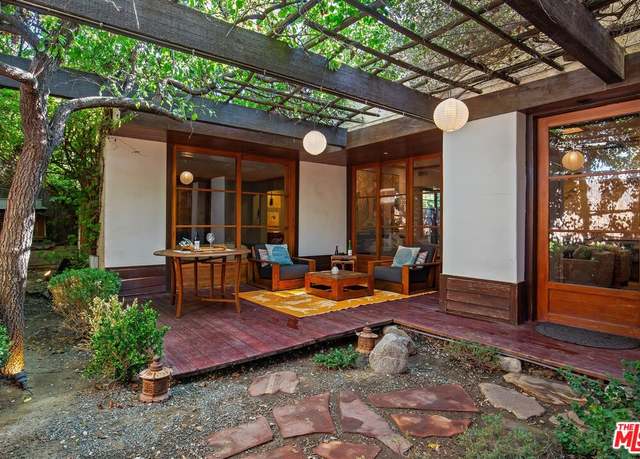 Property at 465 N Calle Rolph, Palm Springs, CA 92262, 2 beds, 3 baths