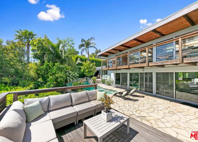 Property at 1470 N Tigertail Rd, Los Angeles, CA 90049, 5 beds, 4 baths