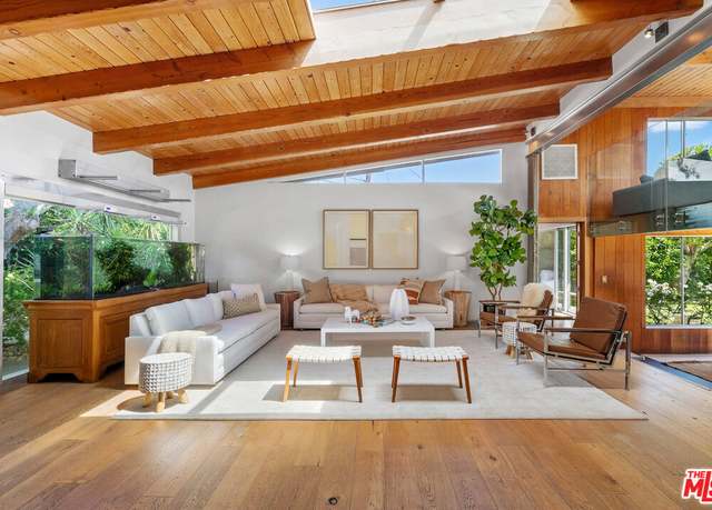 Property at 1470 N Tigertail Rd, Los Angeles, CA 90049, 5 beds, 4 baths