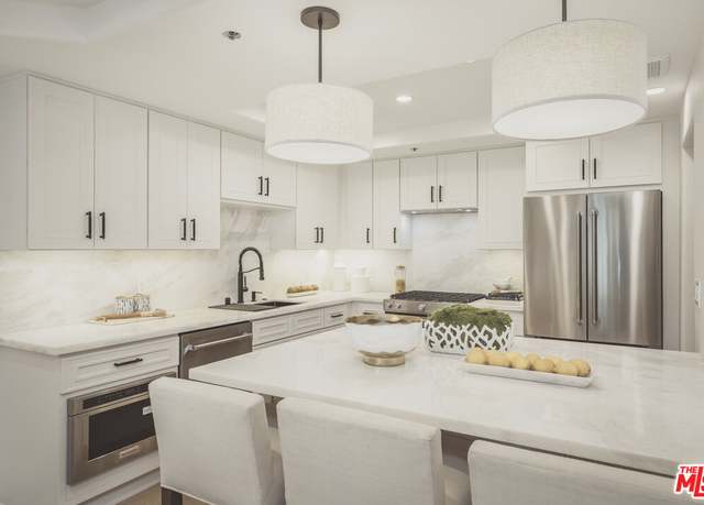 Property at 575 S Barrington Ave #203, Los Angeles, CA 90049, 2 beds, 3 baths