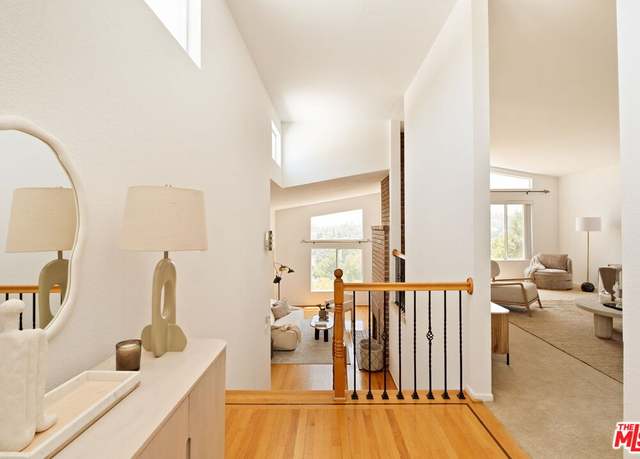 Property at 21694 Yucatan Ave, Woodland Hills, CA 91364, 4 beds, 3 baths