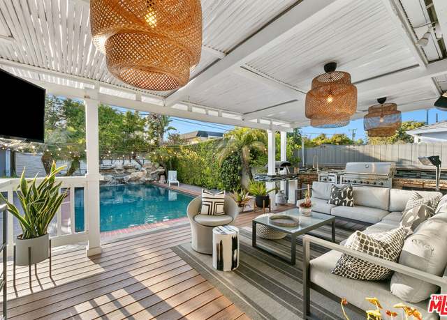 Property at 7401 El Manor Ave, Los Angeles, CA 90045, 4 beds, 3.5 baths